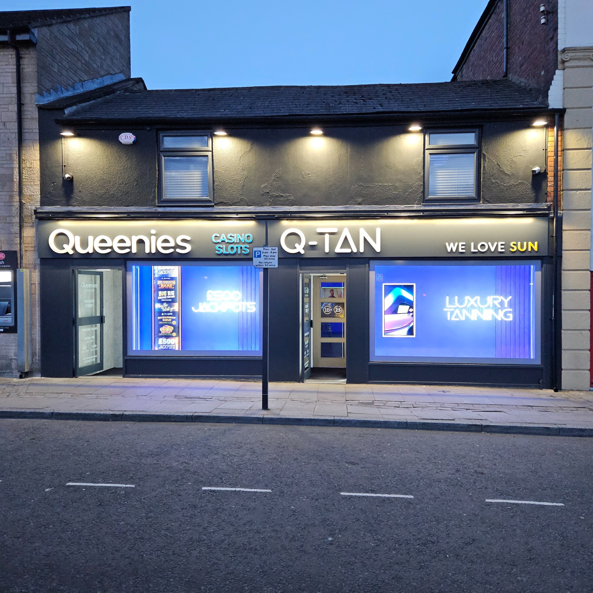 Q-TAN Crook salon on South Street