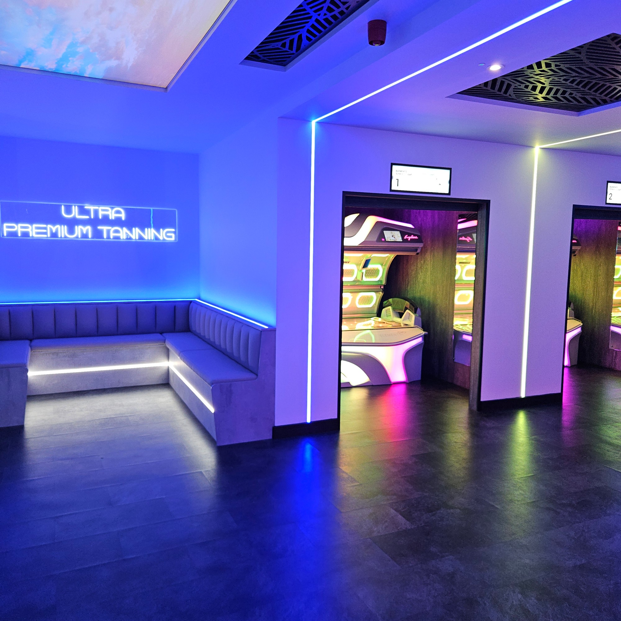 Q-TAN salon atmosphere