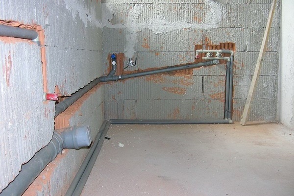 Náčrt půdorysu nebo vedení potrubí (placeholder)