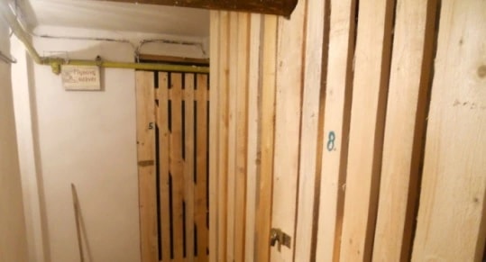 FOTOSLOT 5 -- Společné prostory / sklep / hasicí přístroj