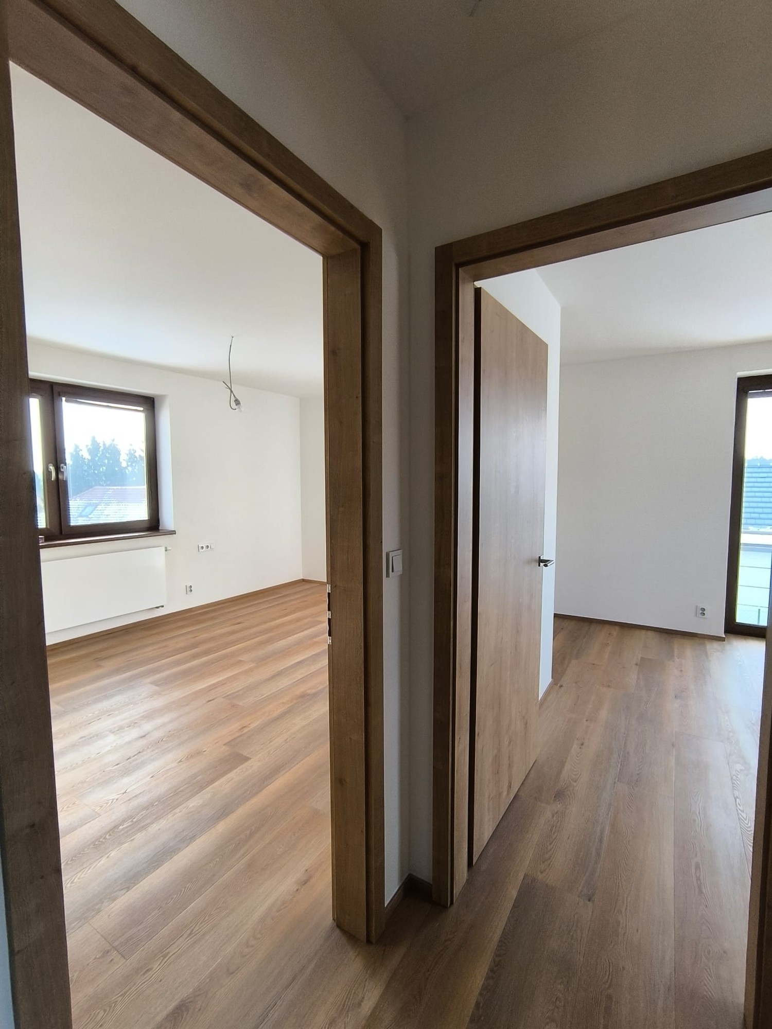 Inspekční fotografie — Trhliny ve 2.NP — Původ a případné rozrůstání není zdokumentováno