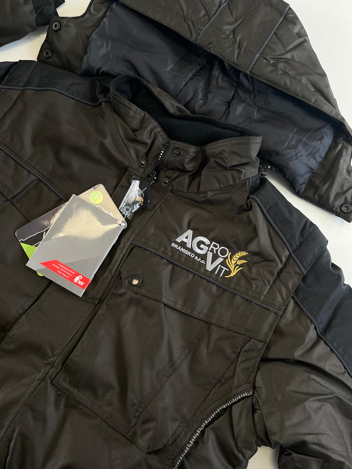 Agrovit Branisko s.r.o. — Kompletný set pracovného oblečenia s výšivkou