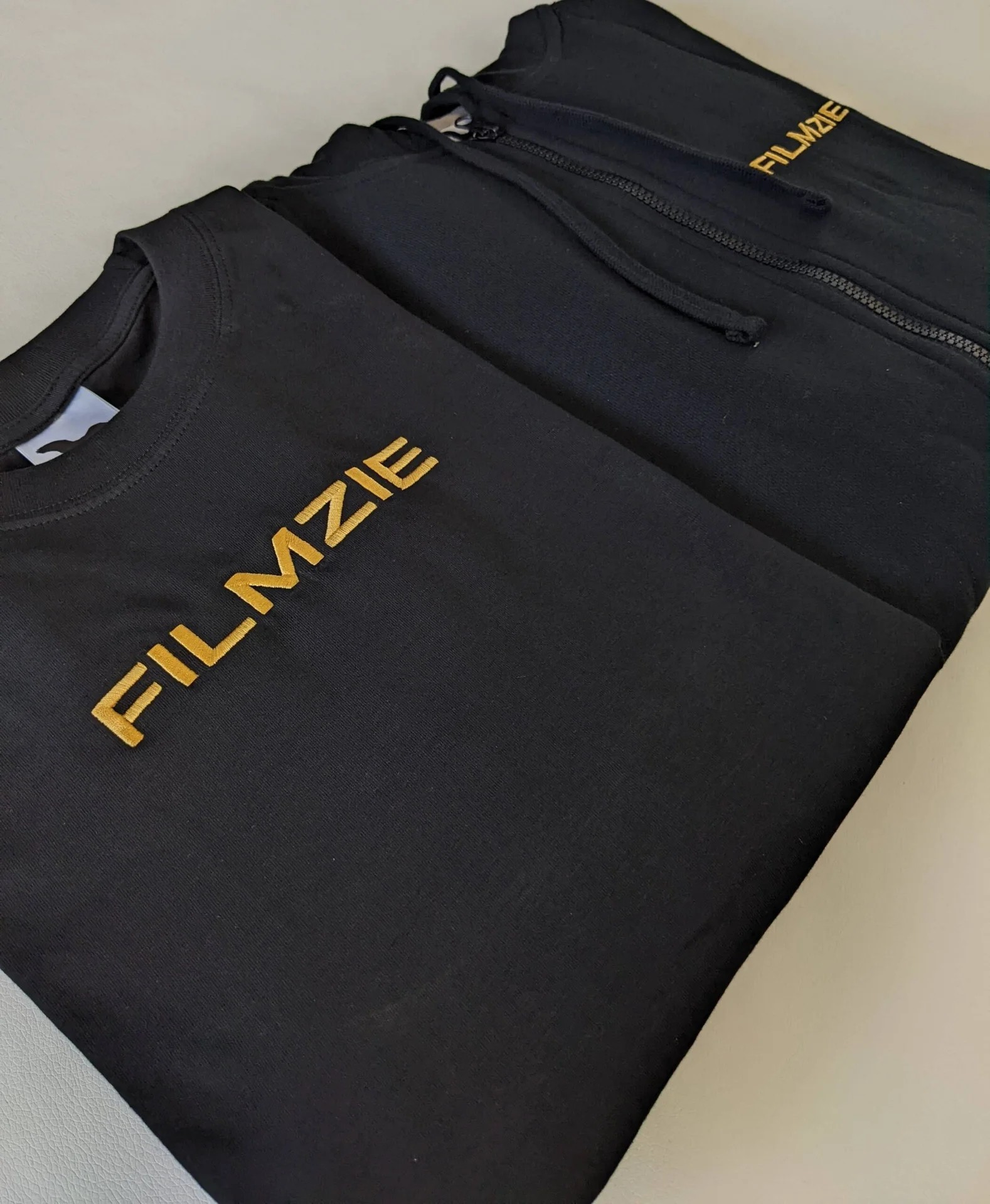 Mikiny s potlačou pre tím