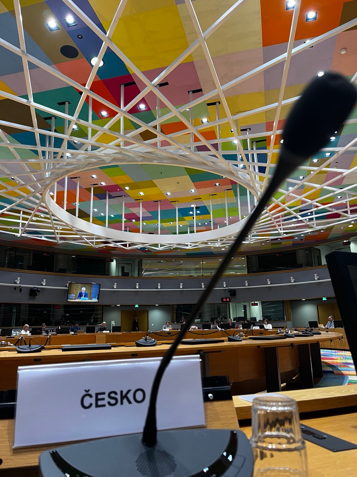 Zasedání Rady EU — cedule Česko