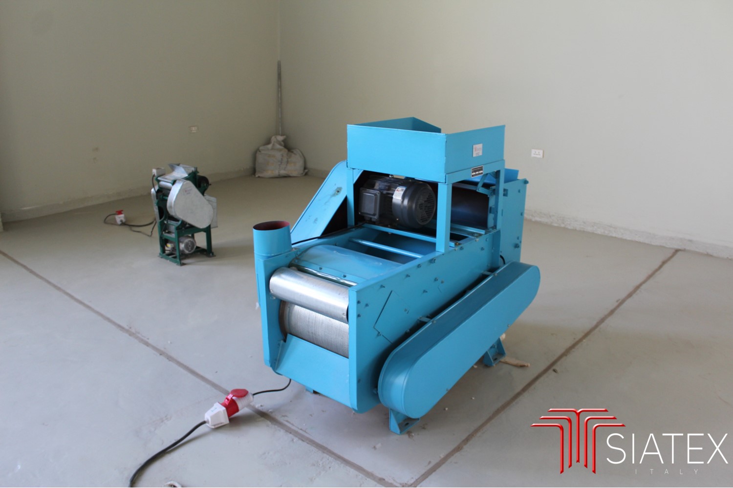 Lab-scale cotton ginning machine