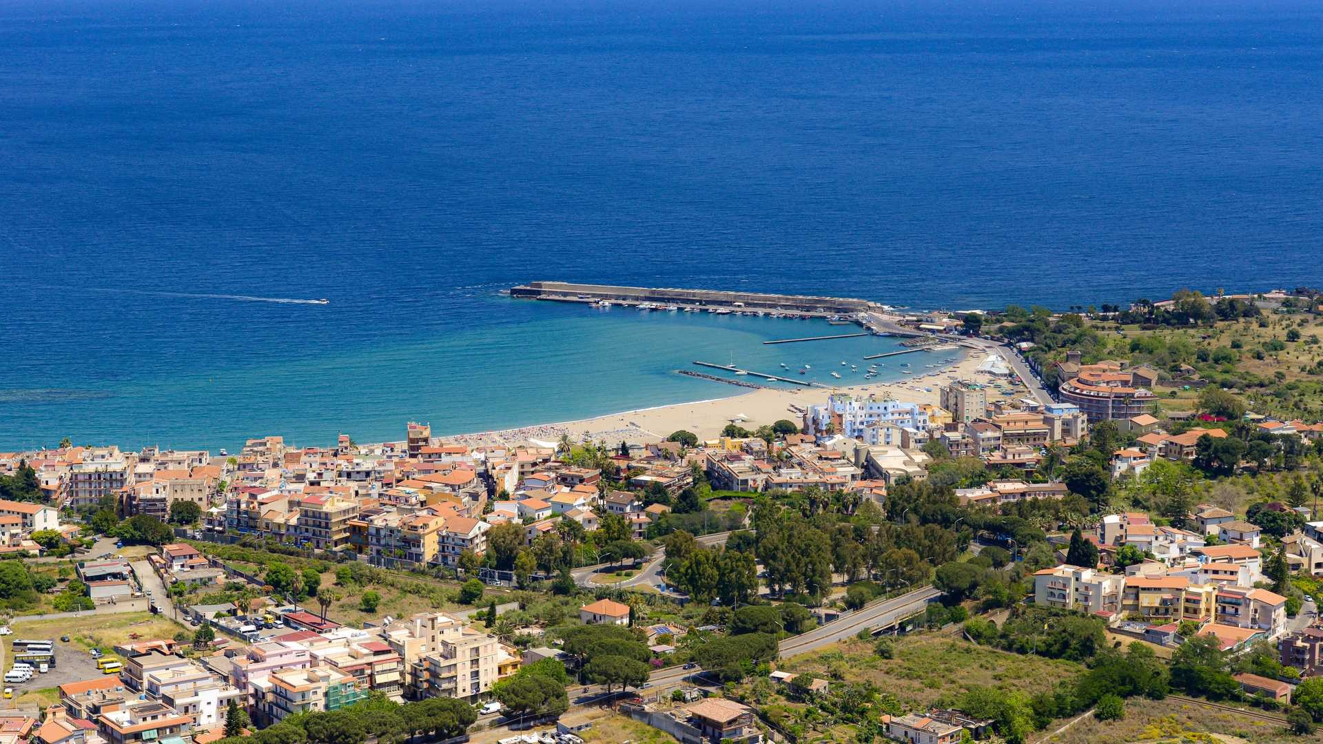 Veduta aerea dell’Etna innevato