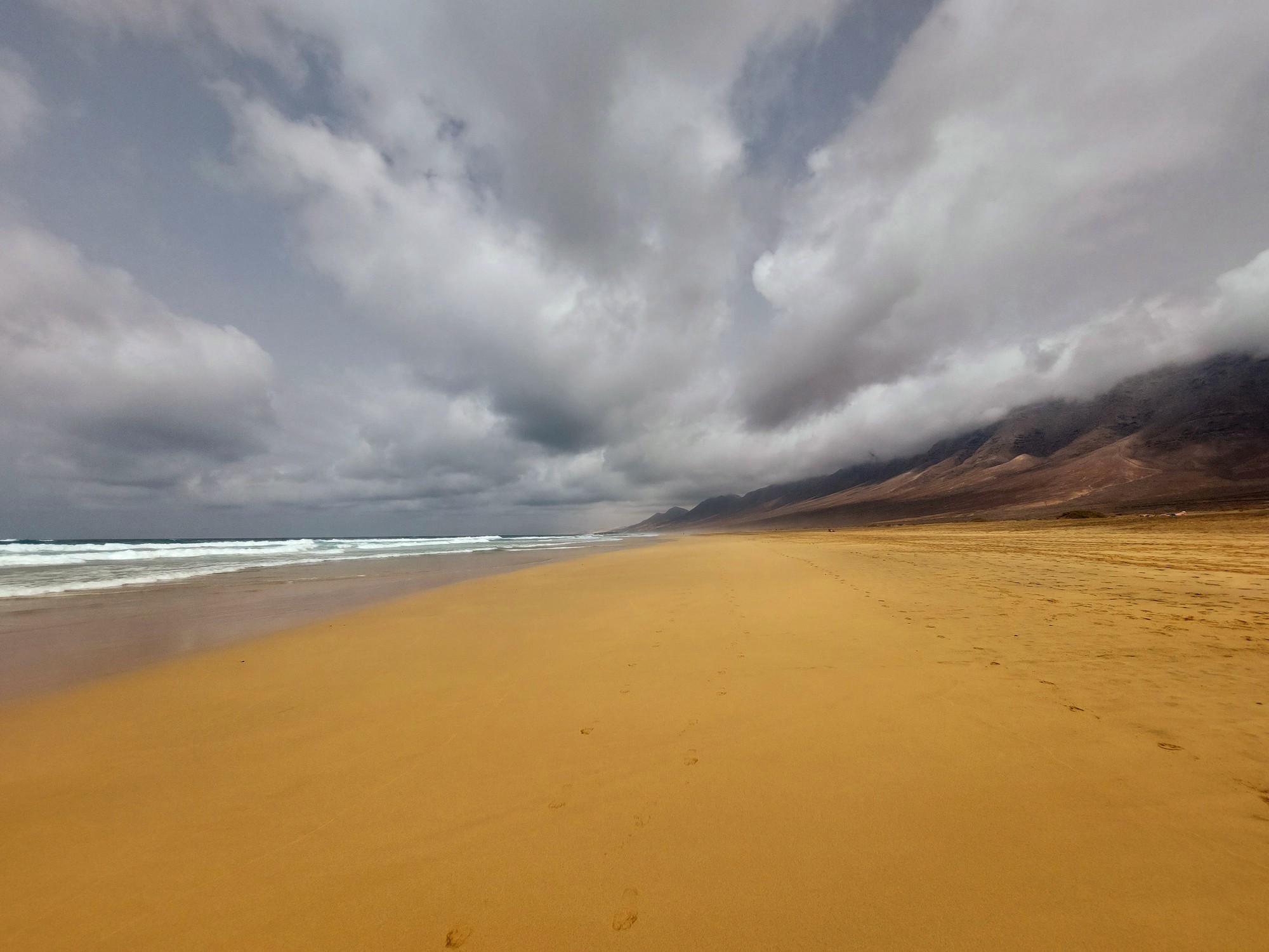 Písečná pláž na ostrově Fuerteventura