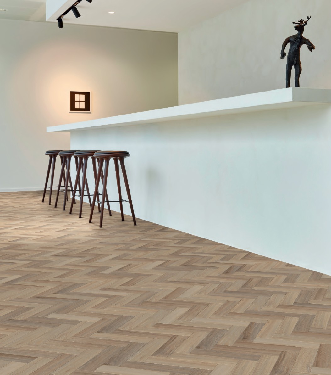 Luxueuze woonkamer met parketvloer