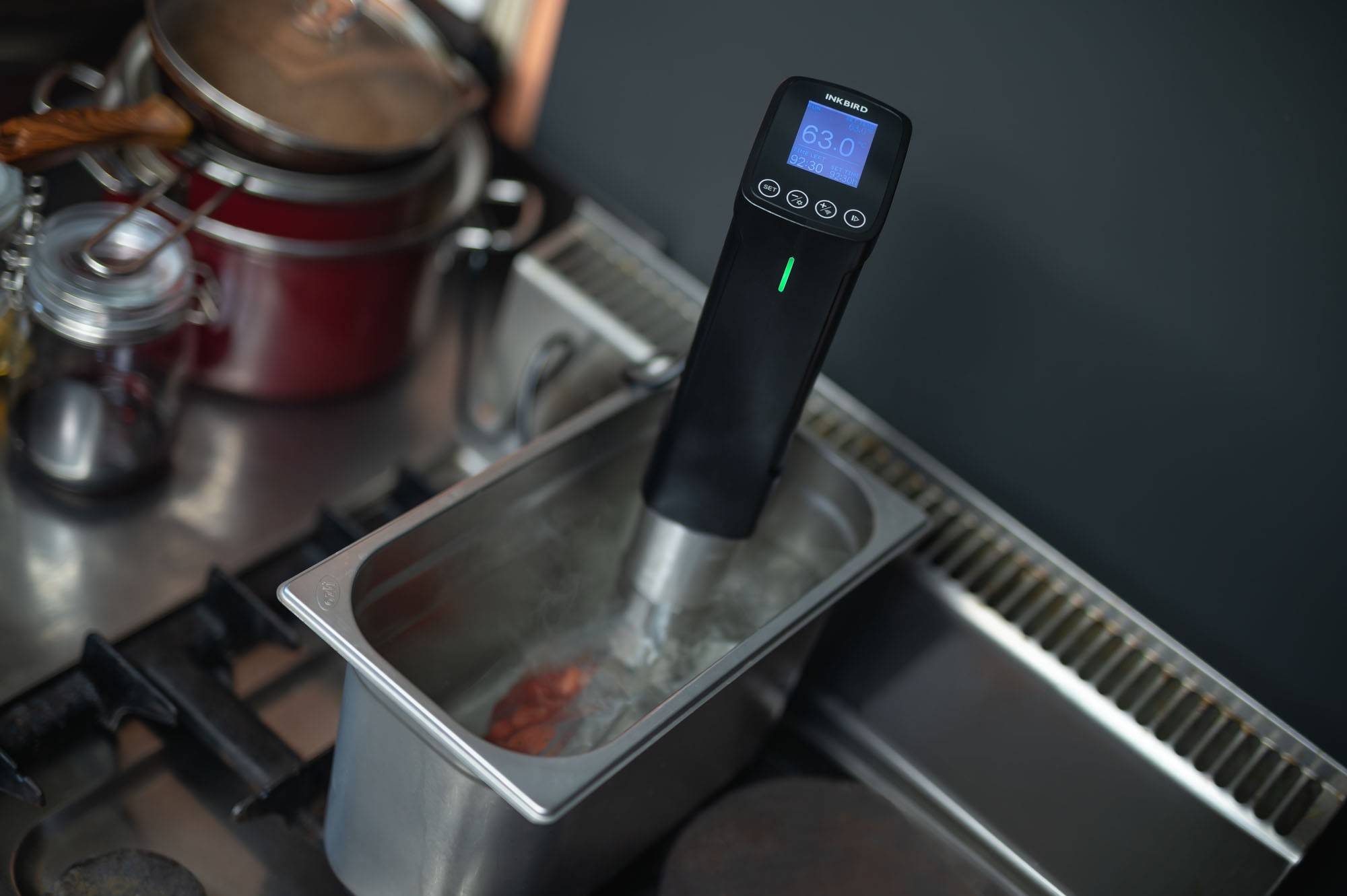Sous-vide cirkulátor s rebarborou vo vákuovom sáčku