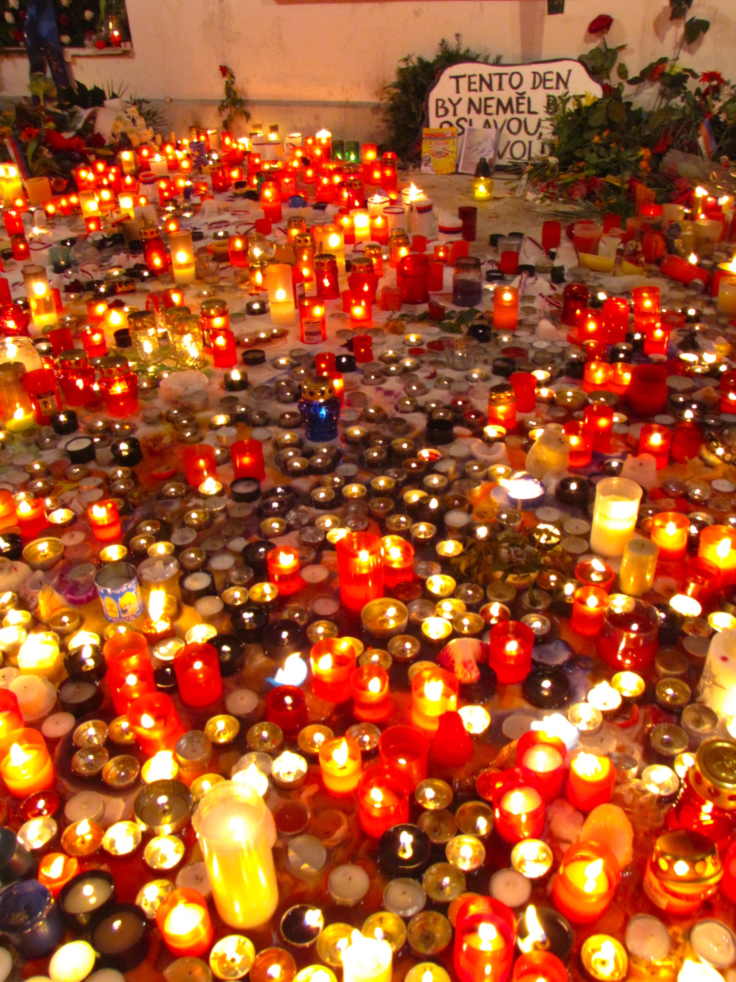 17. listopadu 2009 + 2019 — fotografie 15