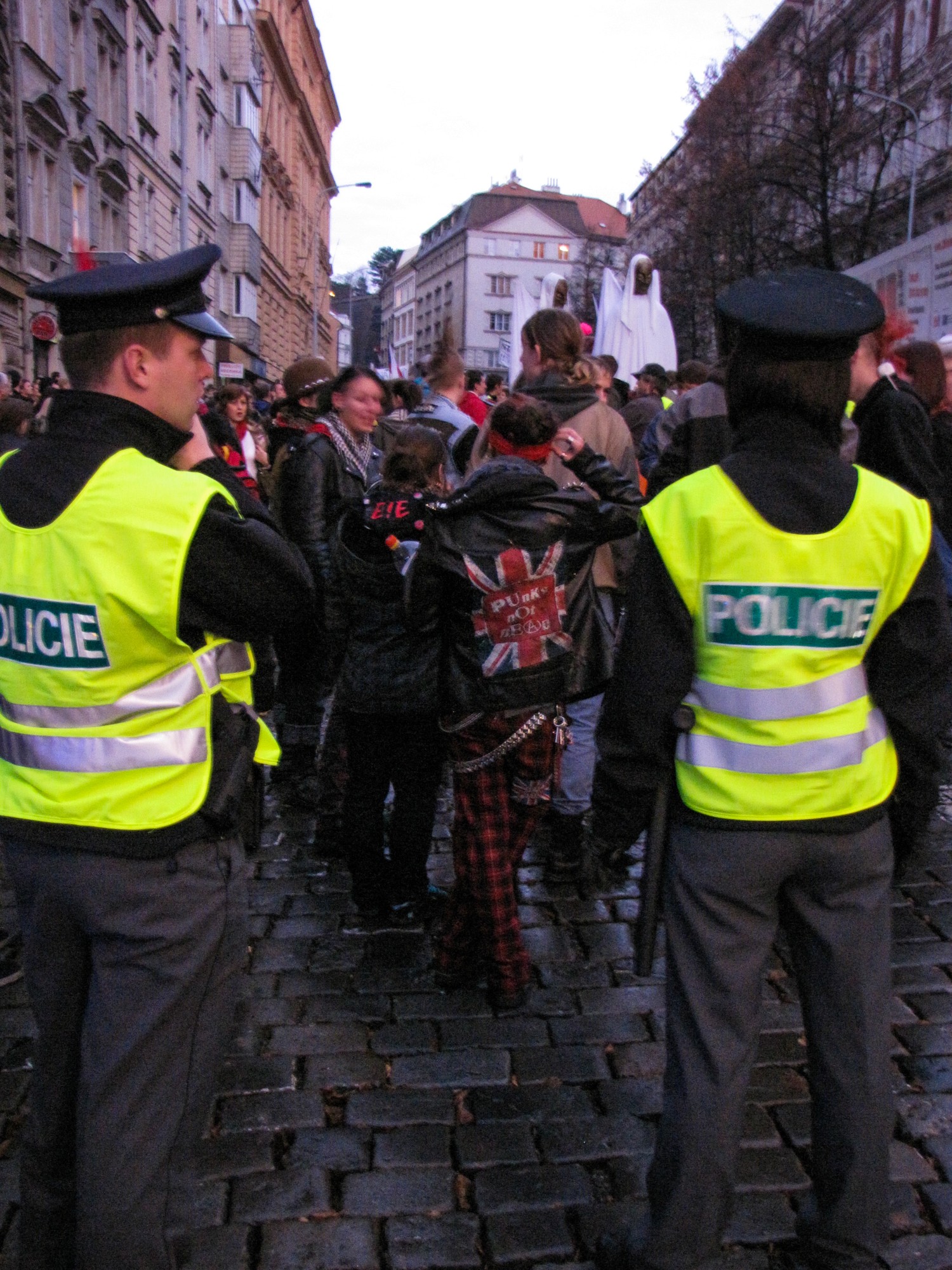 17. listopadu 2009 + 2019 — fotografie 13