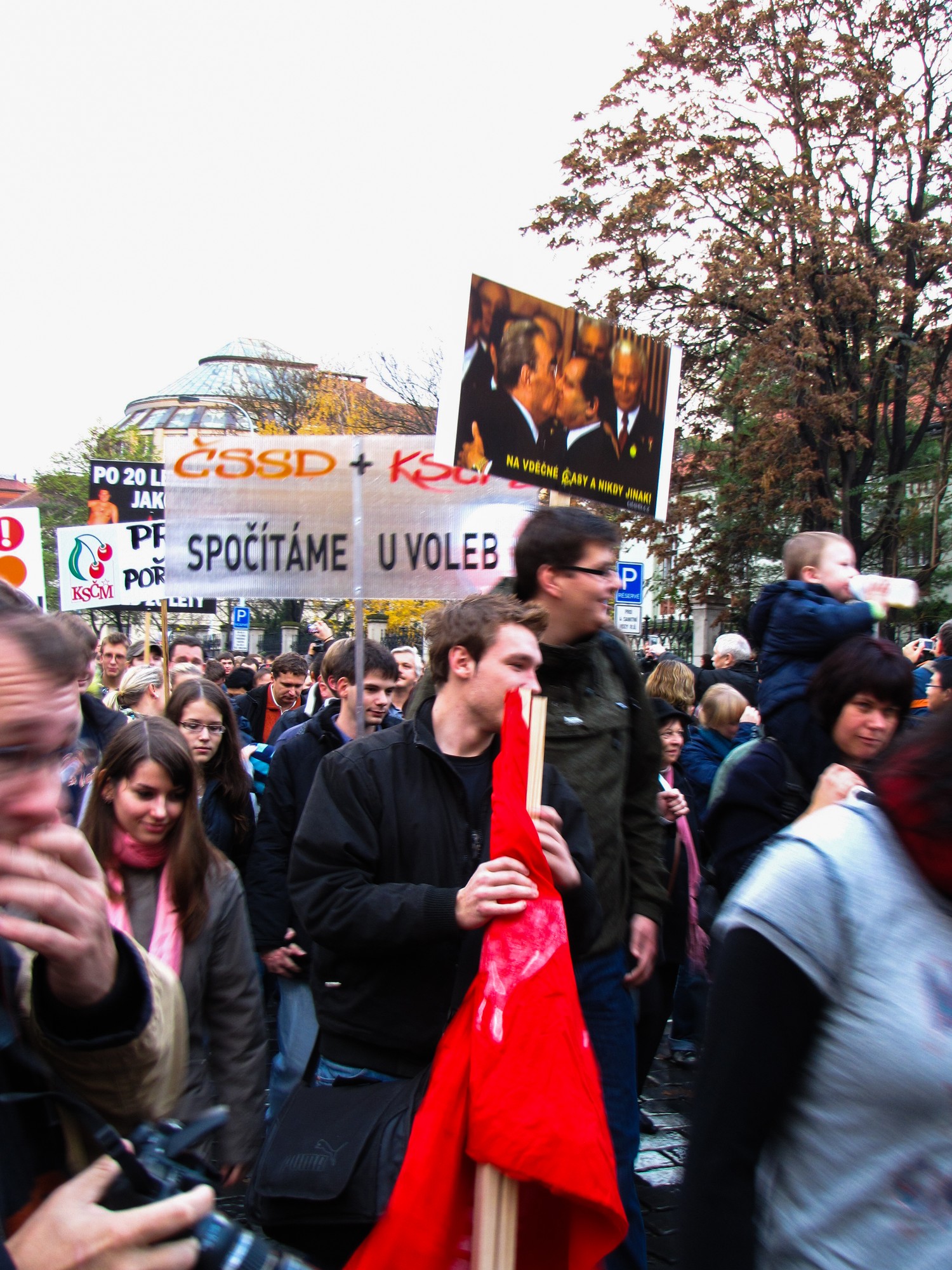 17. listopadu 2009 + 2019 — fotografie 5