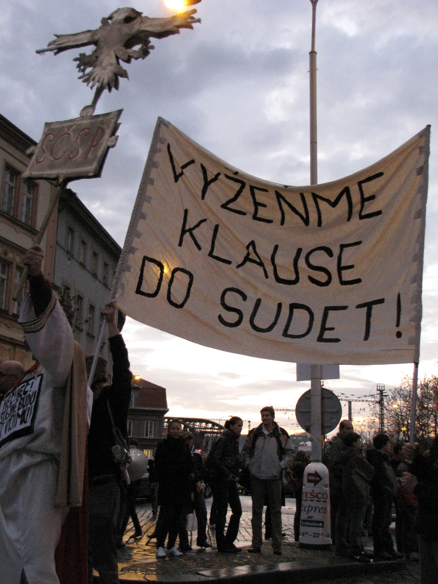17. listopadu 2009 + 2019 — fotografie 12