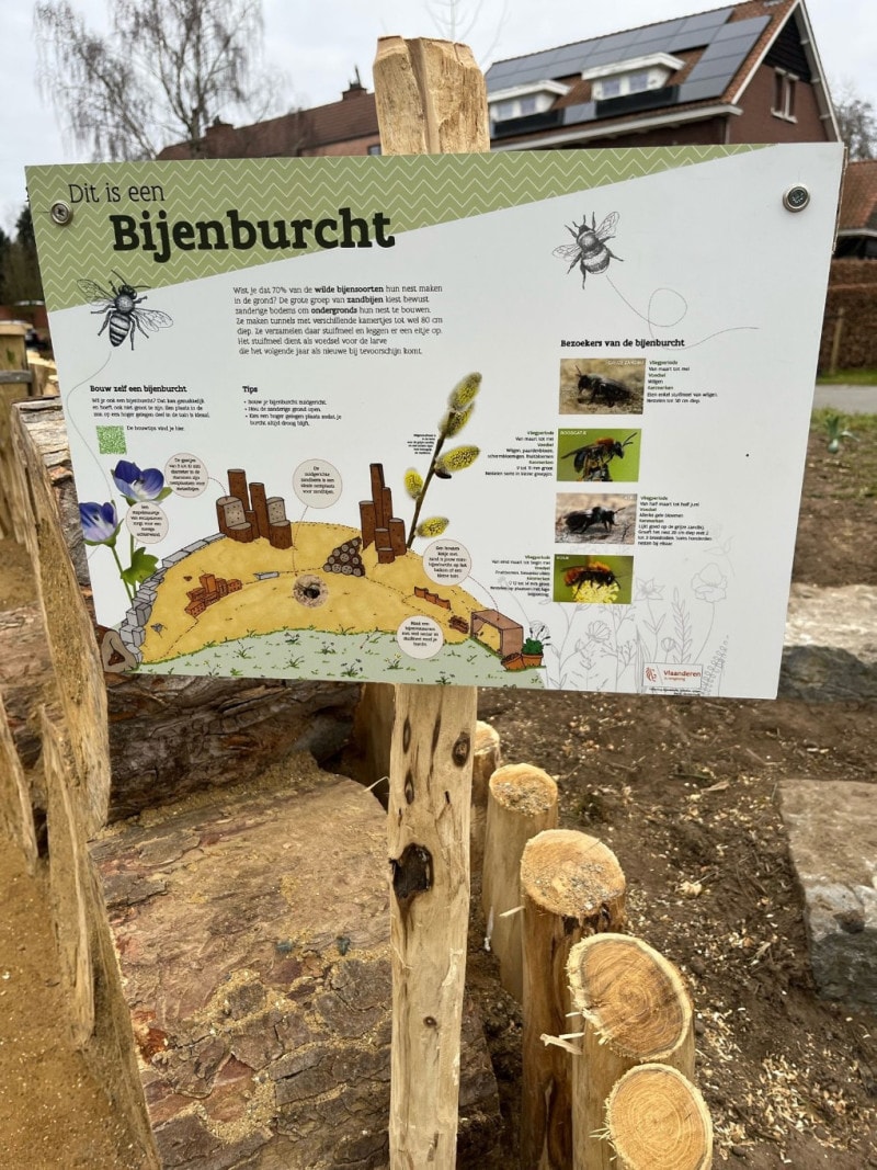 Cover Plaats dit bord bij jouw bijenburcht