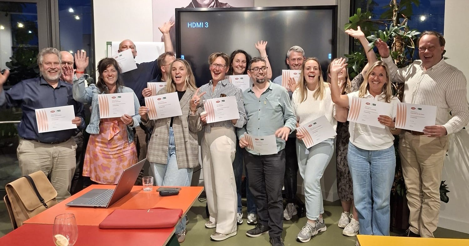Groep deelnemers na AI Essentials workshop