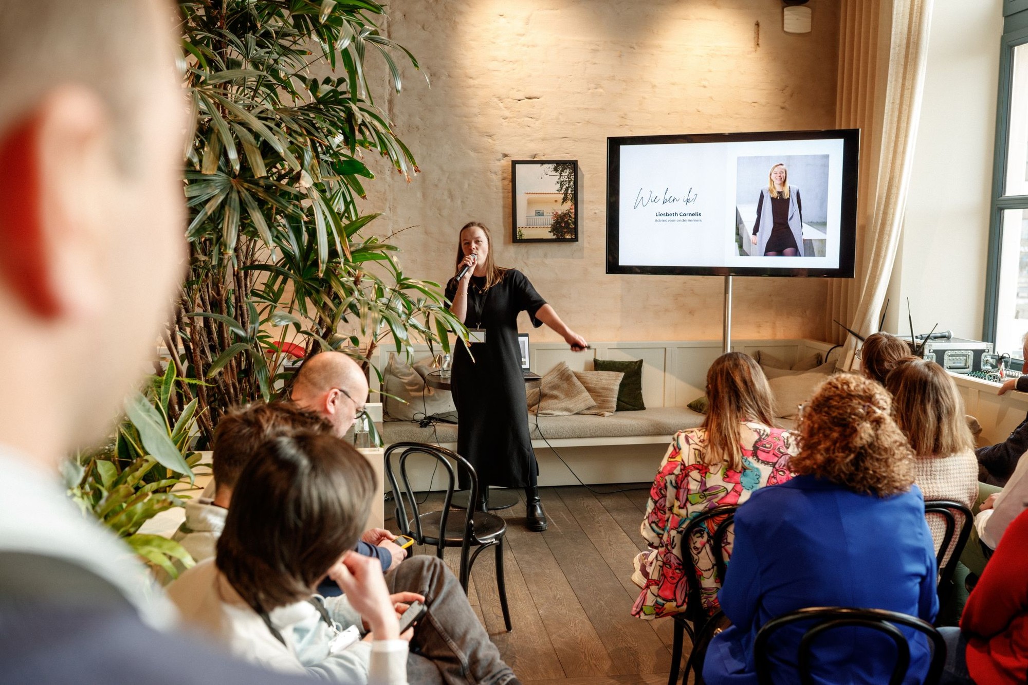 Liesbeth Cornelis op het podium van Wavemakers 2026 in Sint-Niklaas