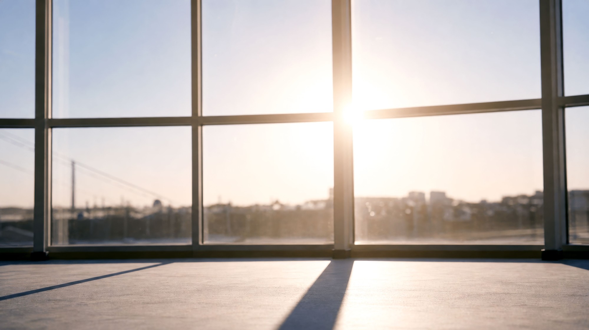 Moderný interiér so solárnymi fóliami SunProtect