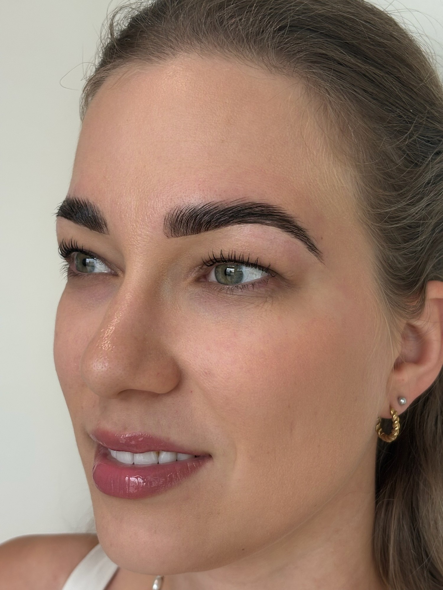 Výsledek laminace obočí a lash liftingu