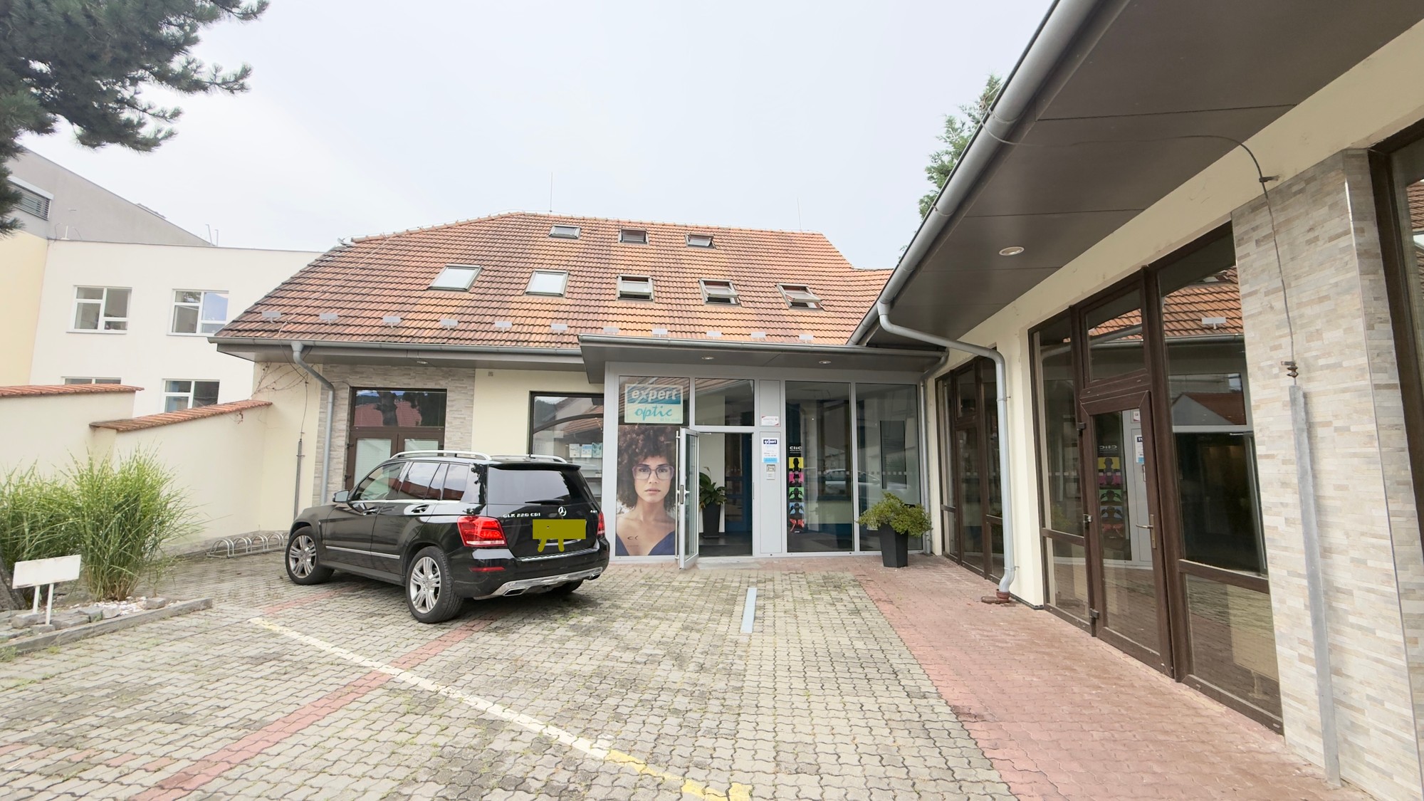 Prodej komerční nemovitosti 758 m²
