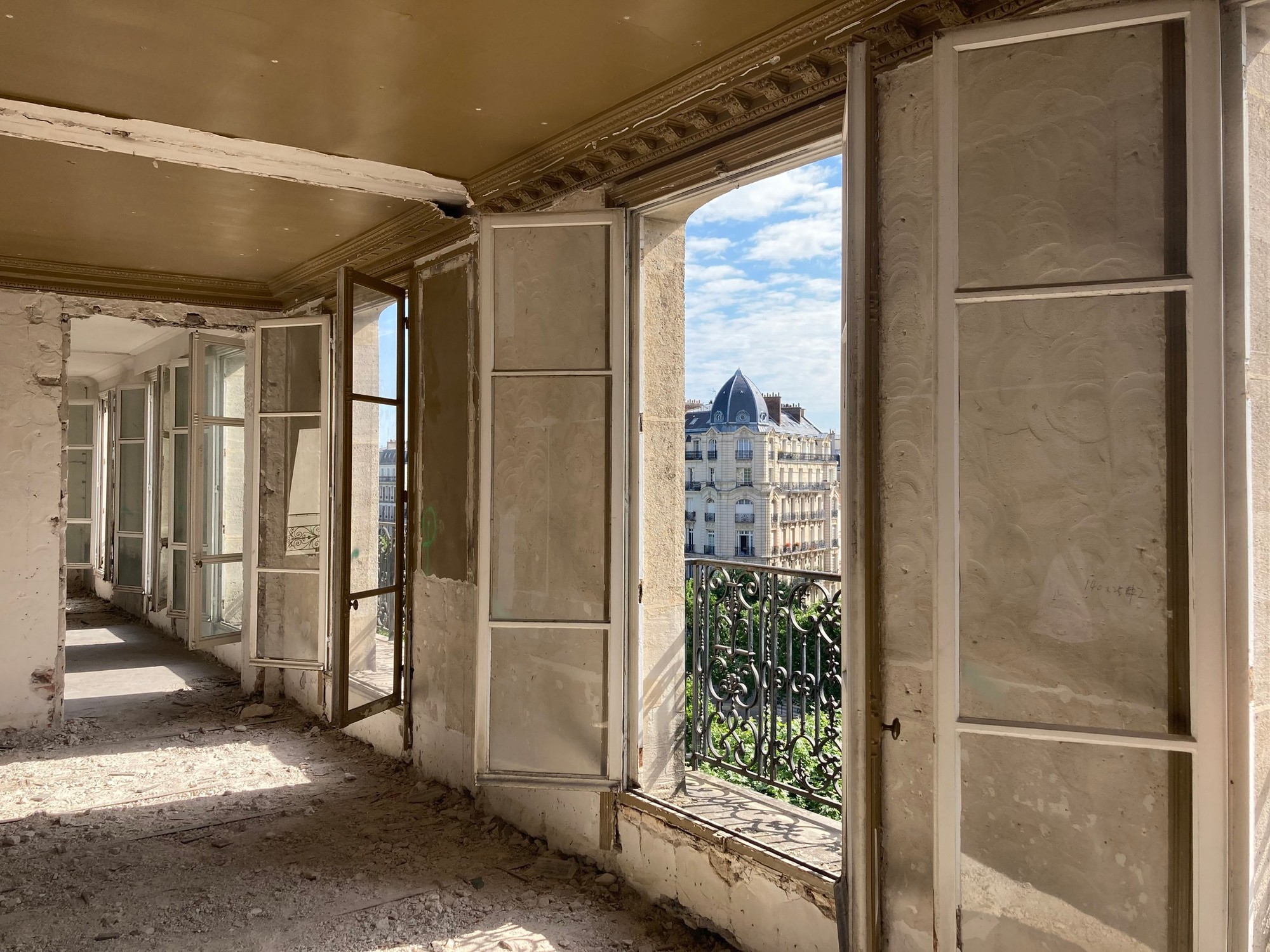 Ambasáda Paríž — realizácia drevených okien a dverí na mieru.