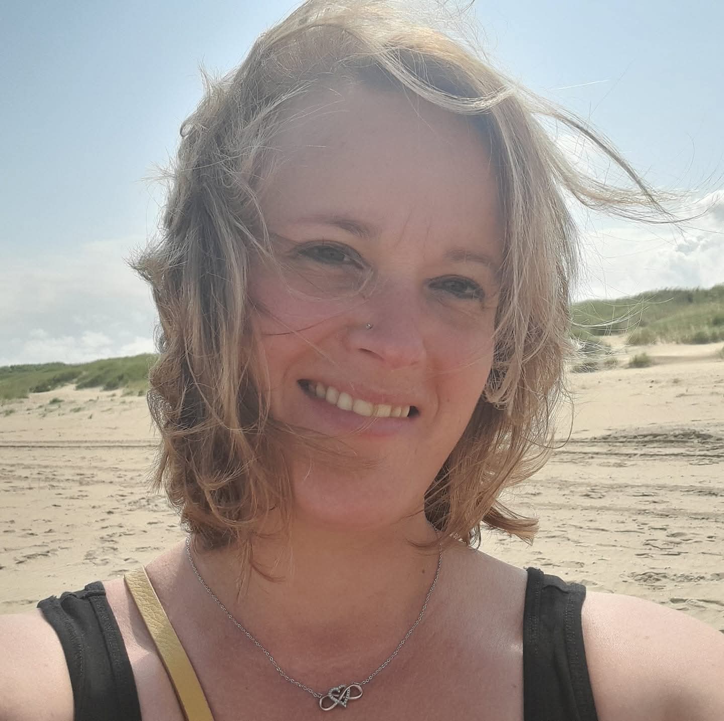 An oog in oog met haar hond Shiva — verbinding en vertrouwen