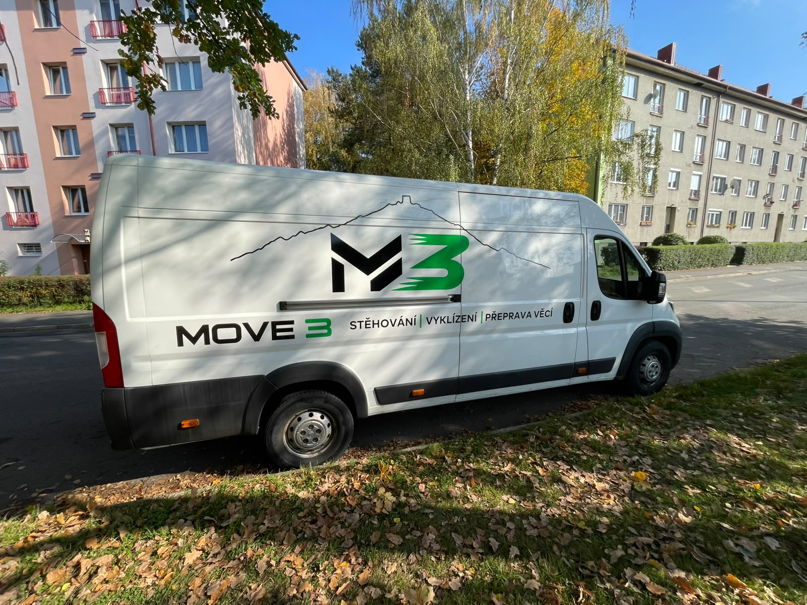 Dodávka Move3 — Peugeot Boxer s logem pro stěhování, vyklízení a přepravu věcí