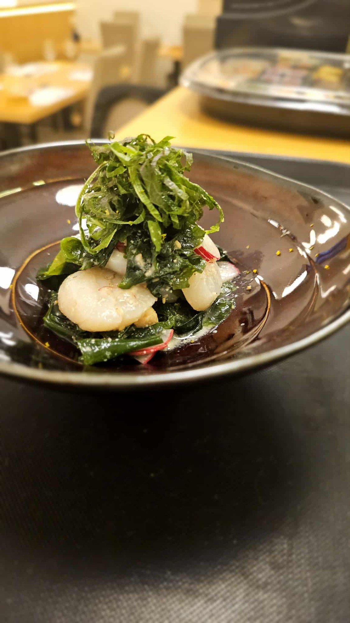 Wakame salát s čerstvými mořskými řasami