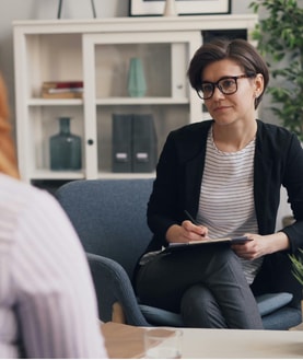 Ambiente acolhedor de consulta de psicologia