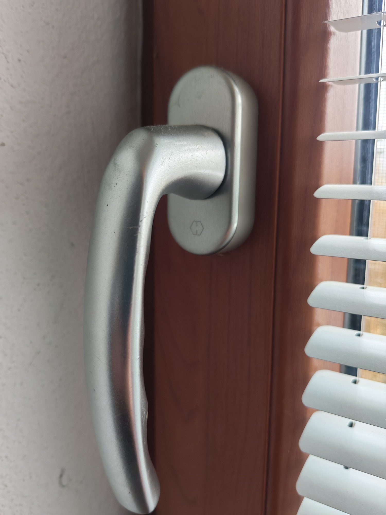 Detail kliky okna – výměna kování