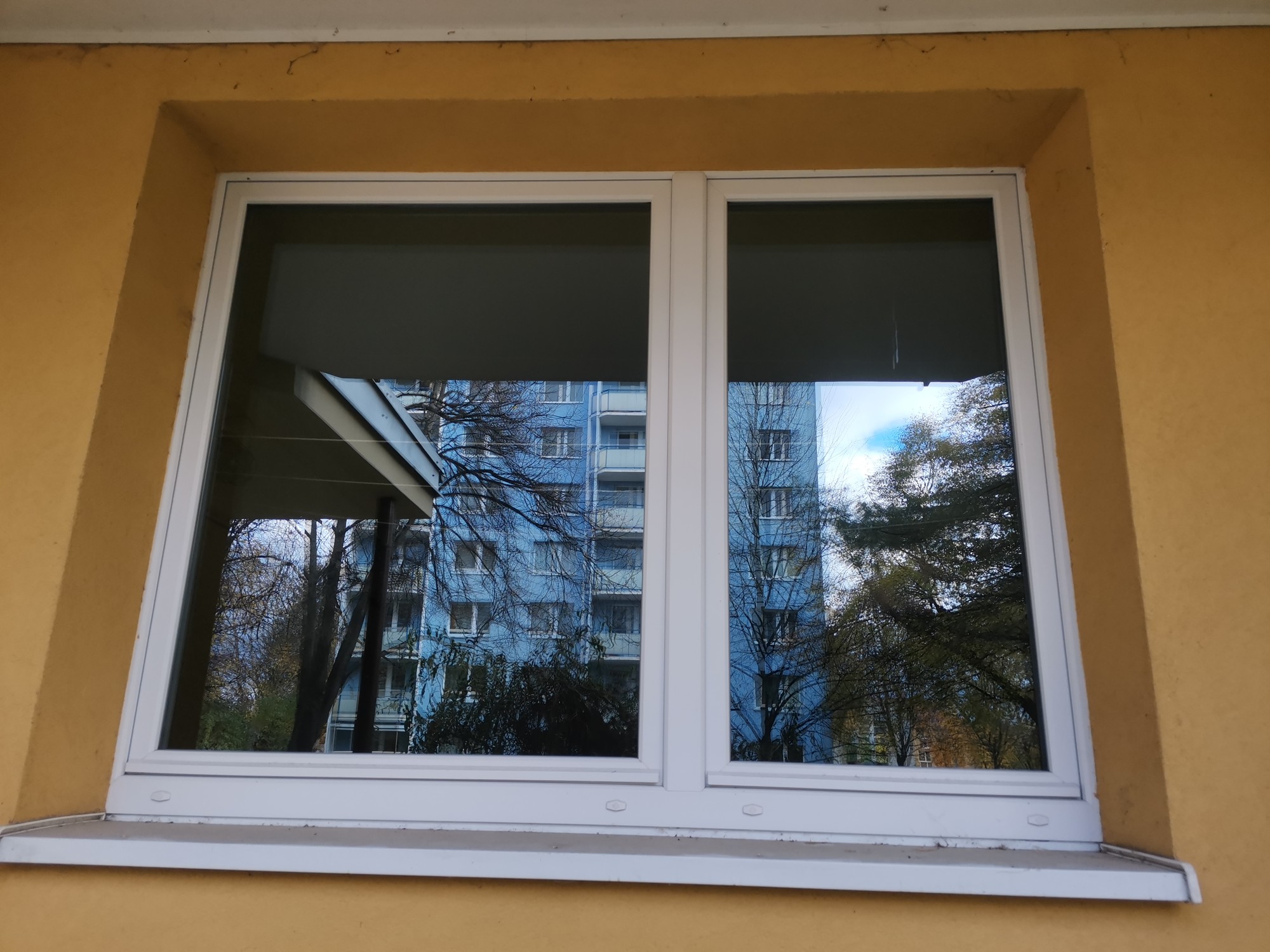 Okno s plastovým rámem – montáž