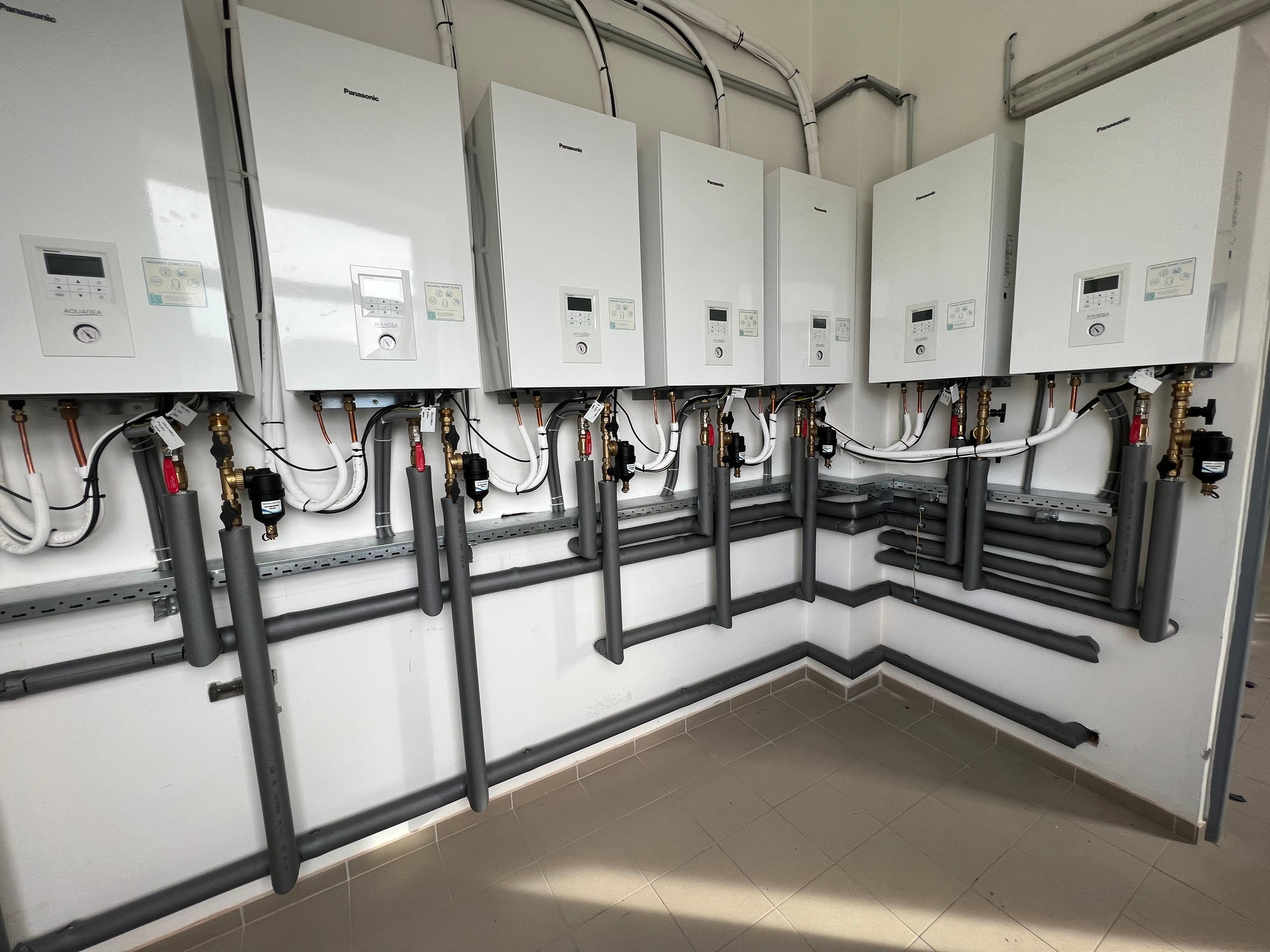 Kaskáda tepelných čerpadiel Panasonic Aquarea 128kW Coop Center Dunajská Lužná