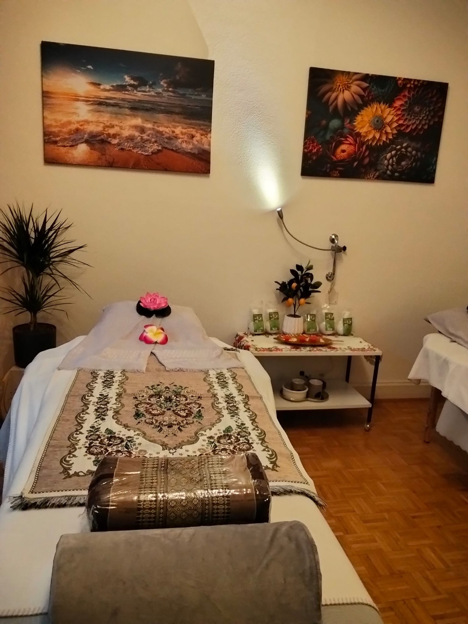 Thai Kräuter & Massage-Utensilien