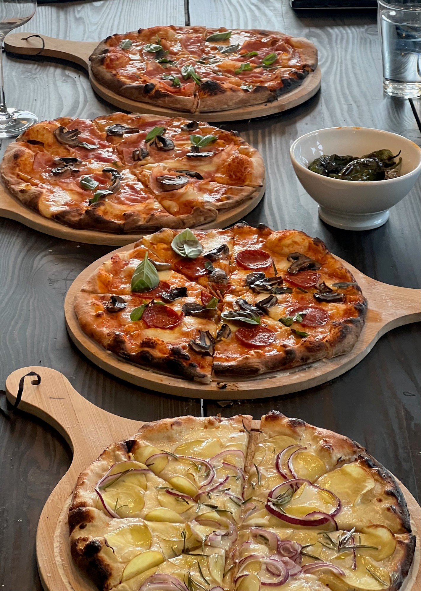 Surdejspizza fra ovnen