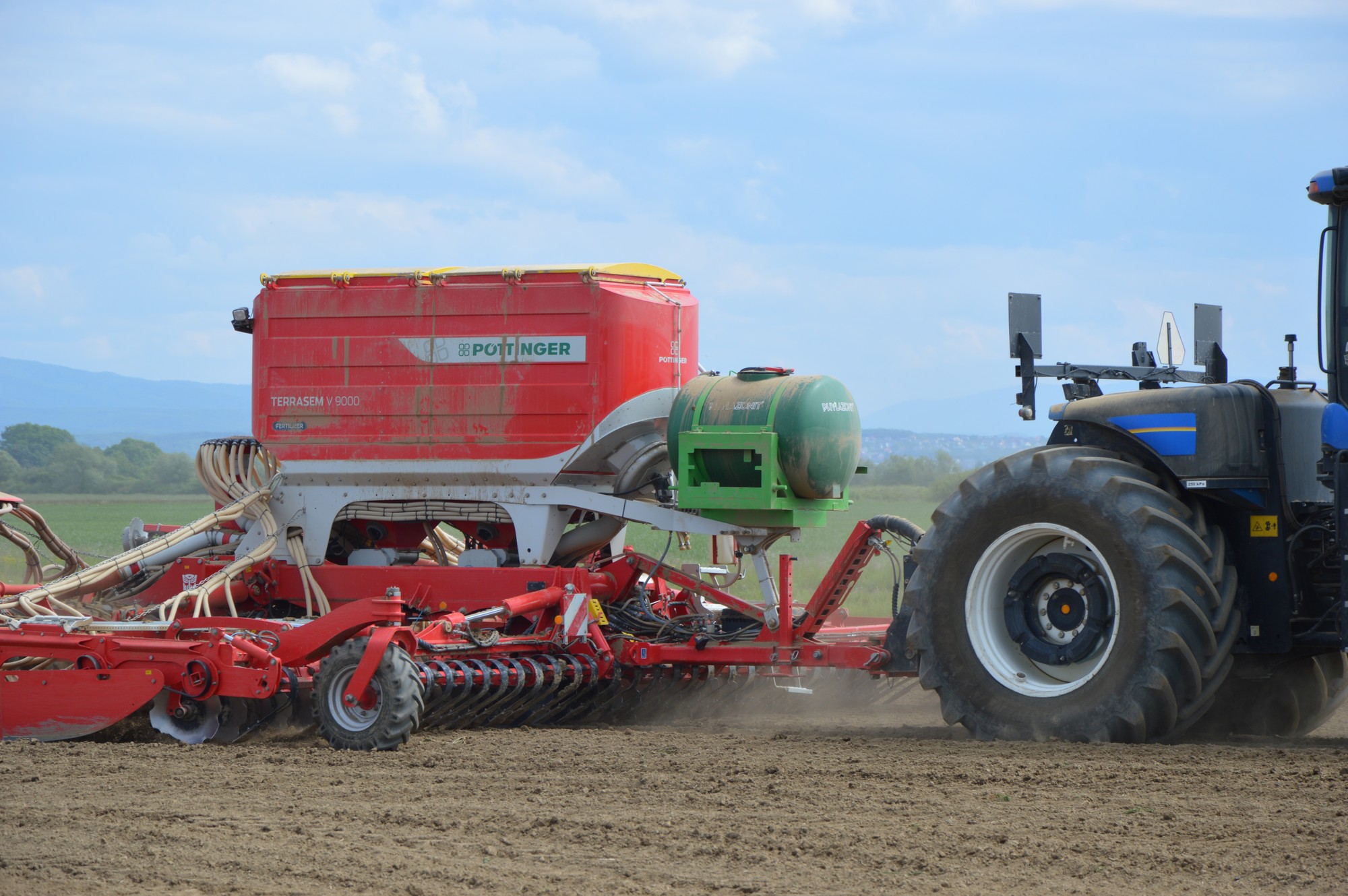 Sejba – Pöttinger Terrasem V9000