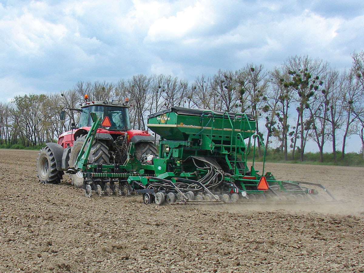 Sejba – sejací stroj Multi Cropper na poli