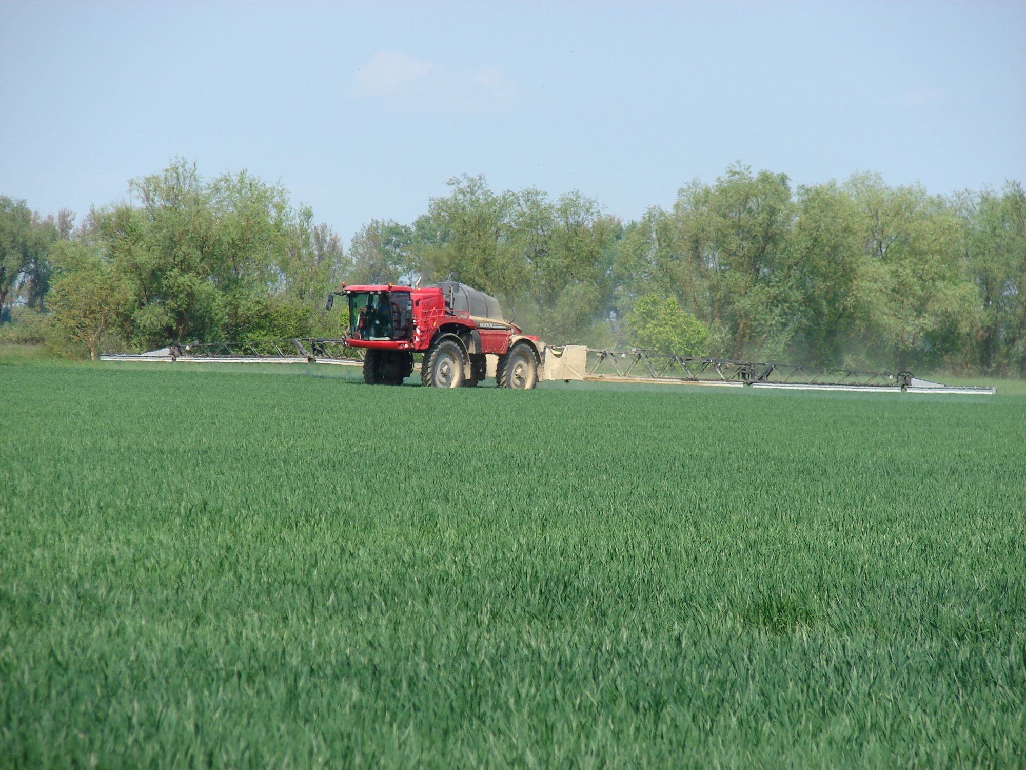 Postrek plodín na poli