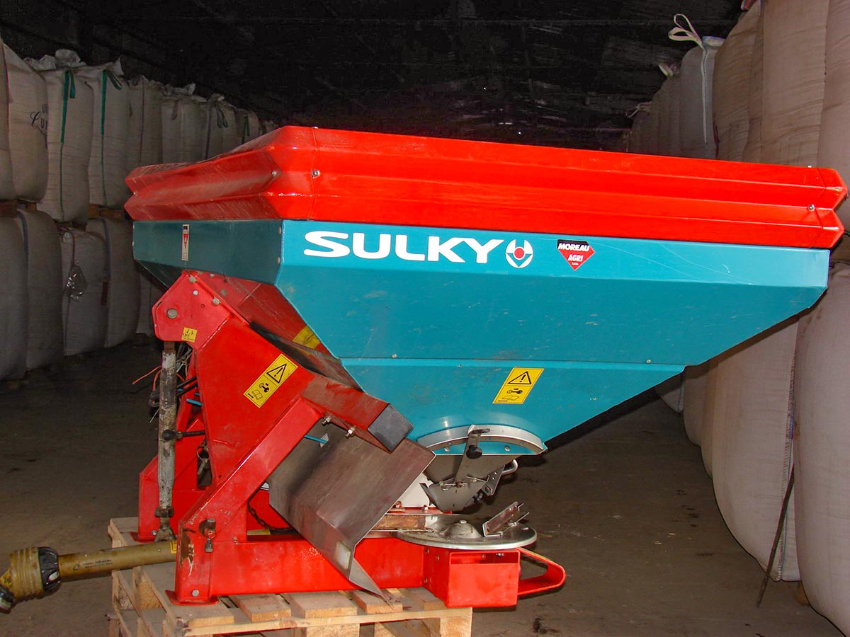 Príprava pôdy – traktor s kultivátorom