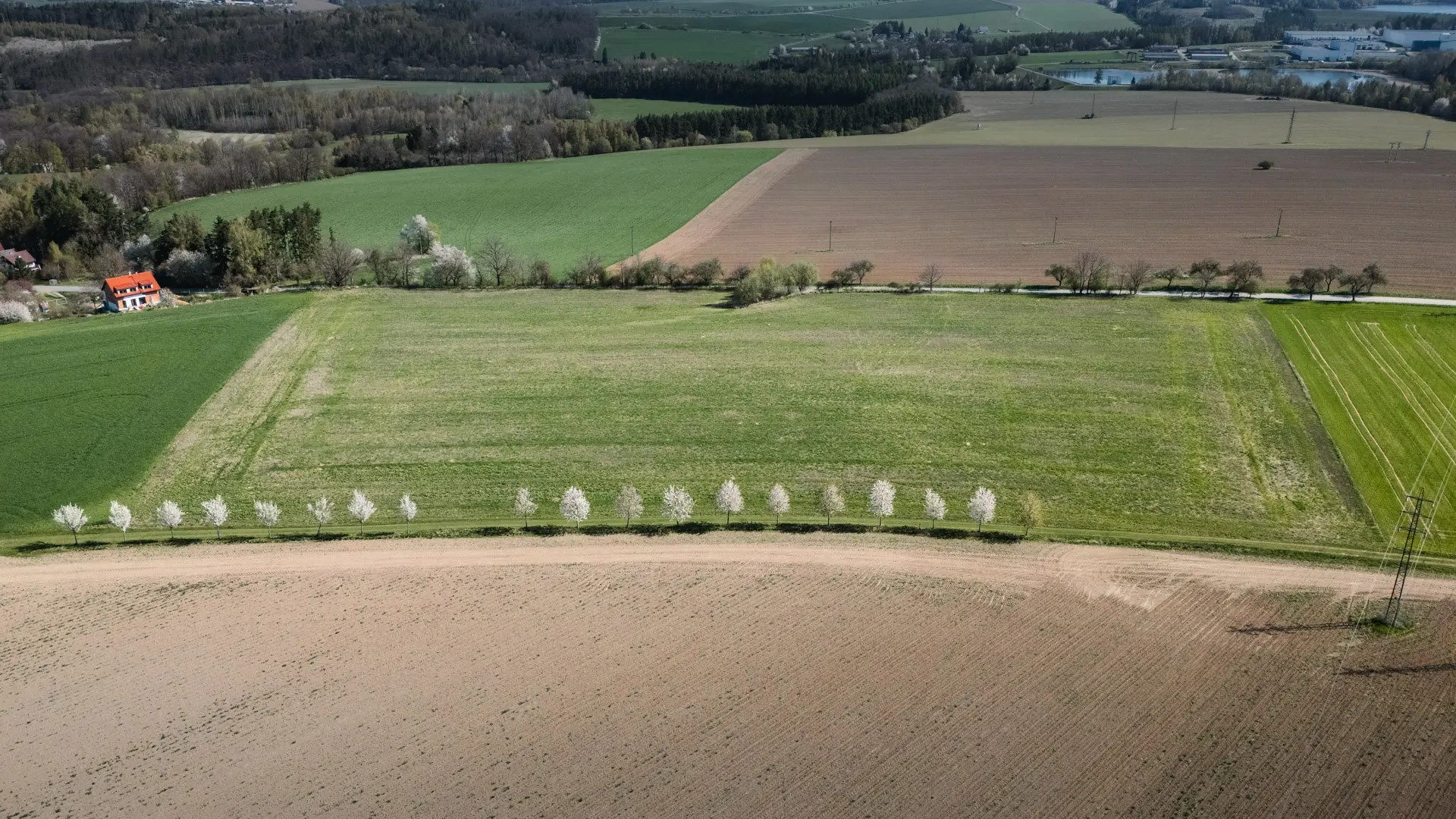 Letecký pohled na pozemek D1 Soutice — exit 56