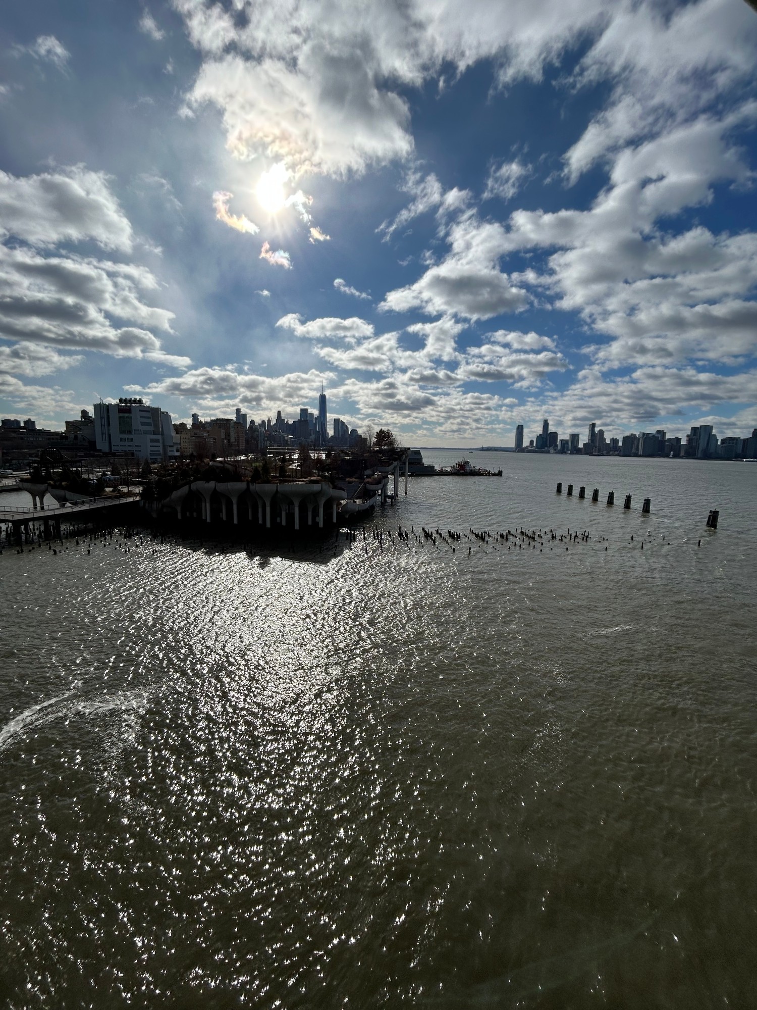 Lower Manhattan and the Hudson River skyline seen from the water
