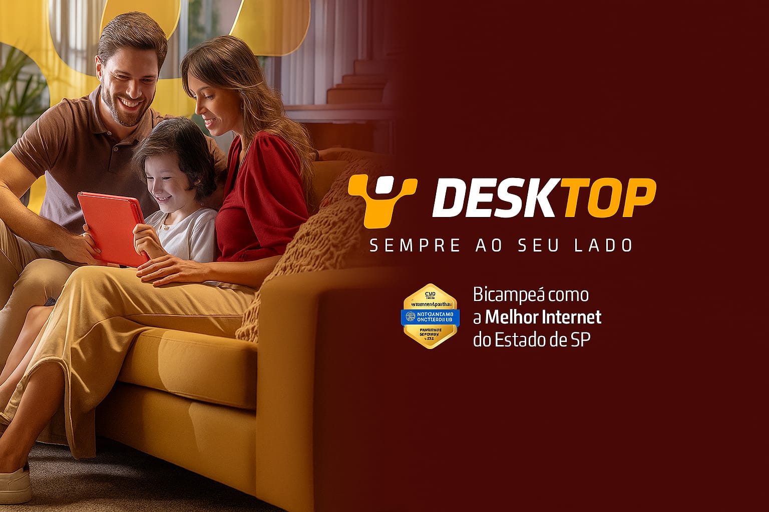 Família usando internet Desktop