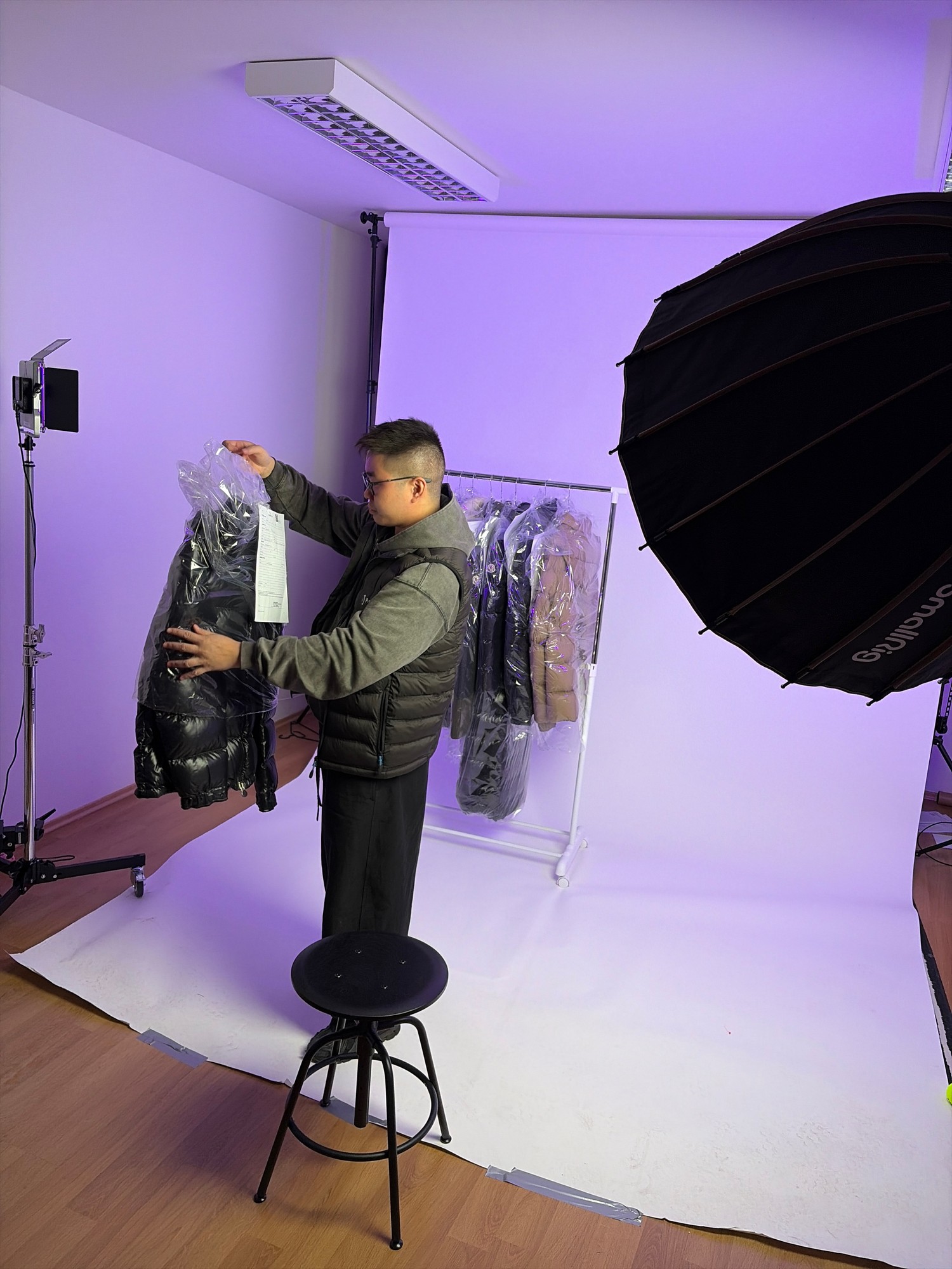 Product demonstration during Penguin Online filming