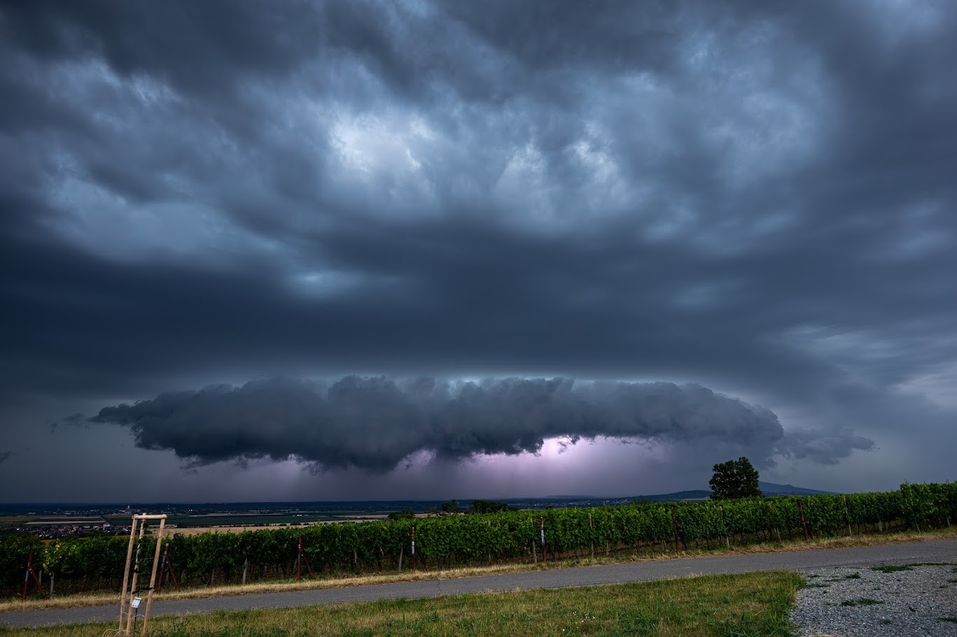 výbojem osvětlený wallcloud