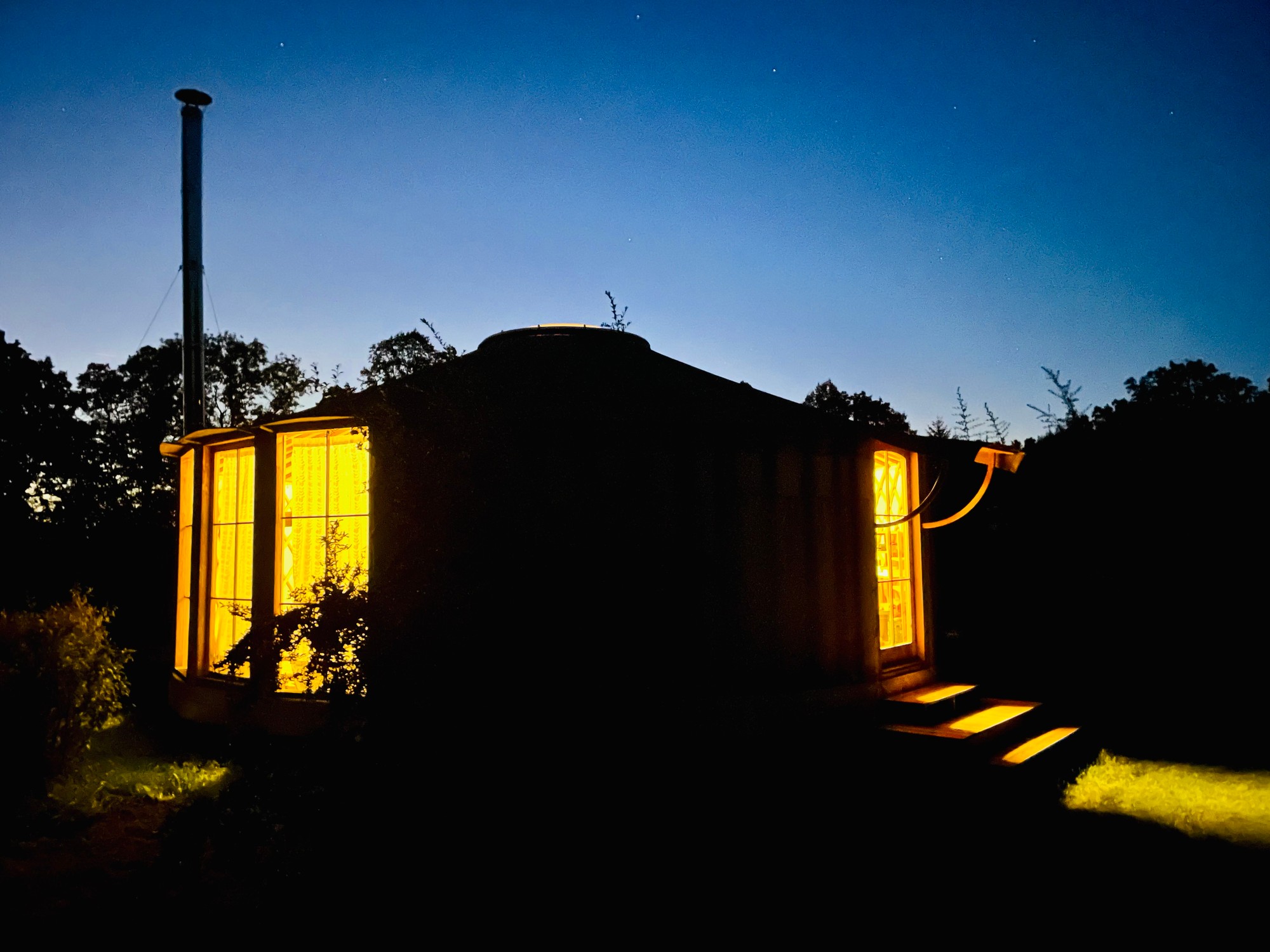 Jurtcamp — večerní atmosféra