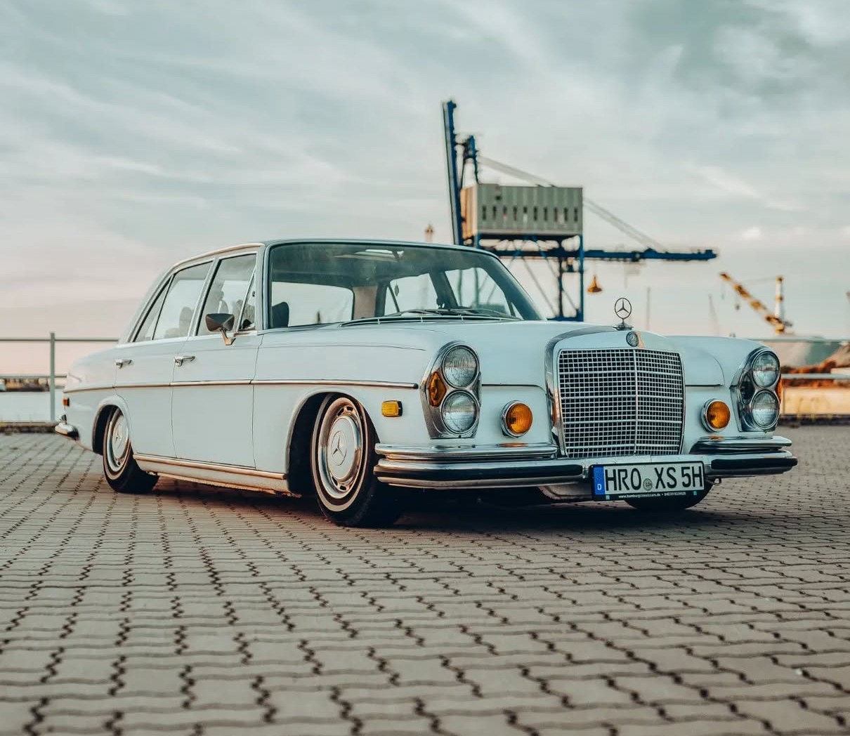Mercedes W108 Oldtimer mit Luftfahrwerk