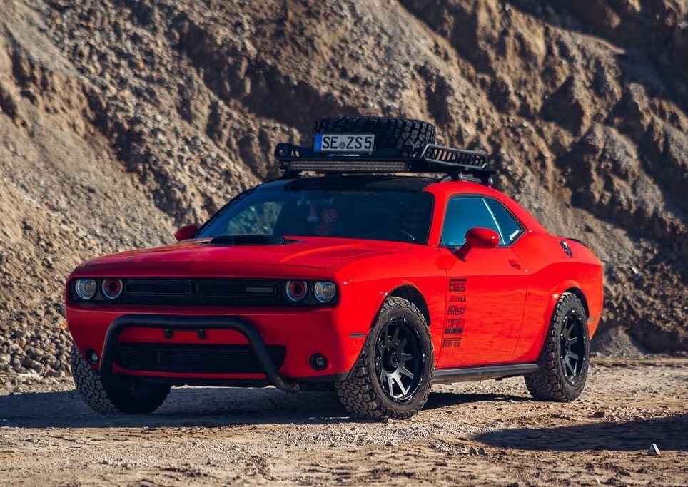 Dodge Challenger Offroad-Umbau mit Dachträger