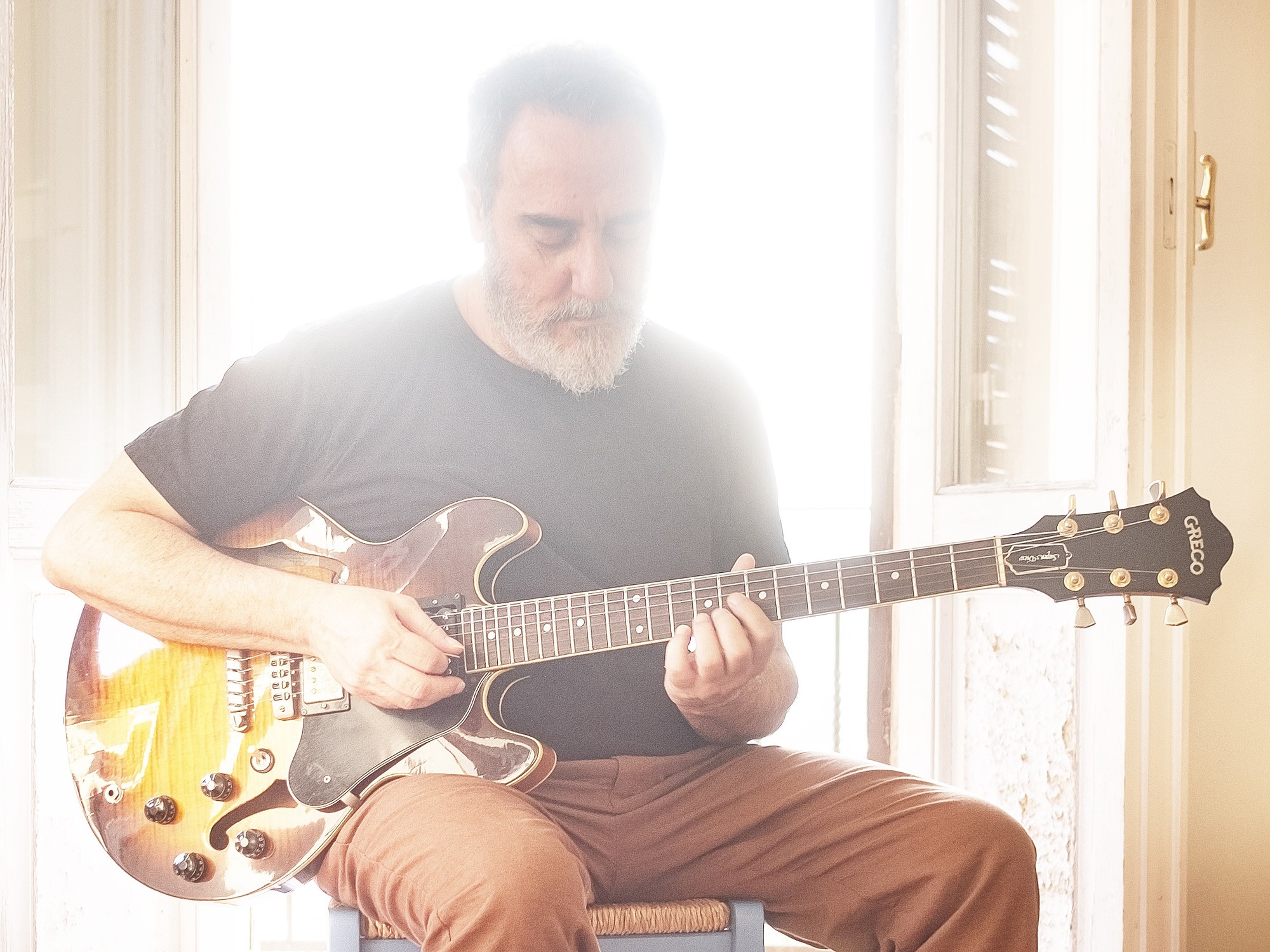 Angelo Lazzeri con la chitarra