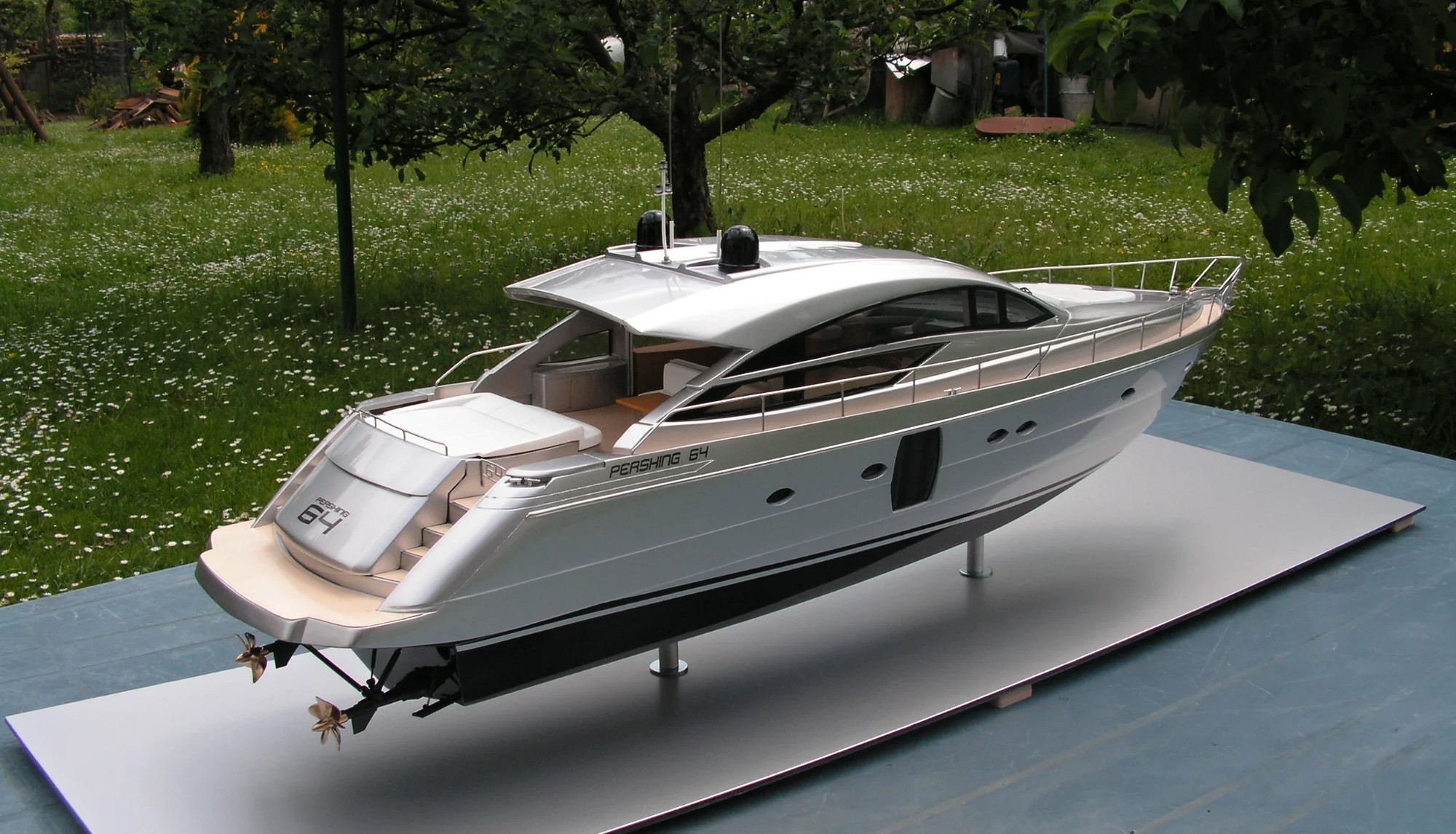 Pershing 64