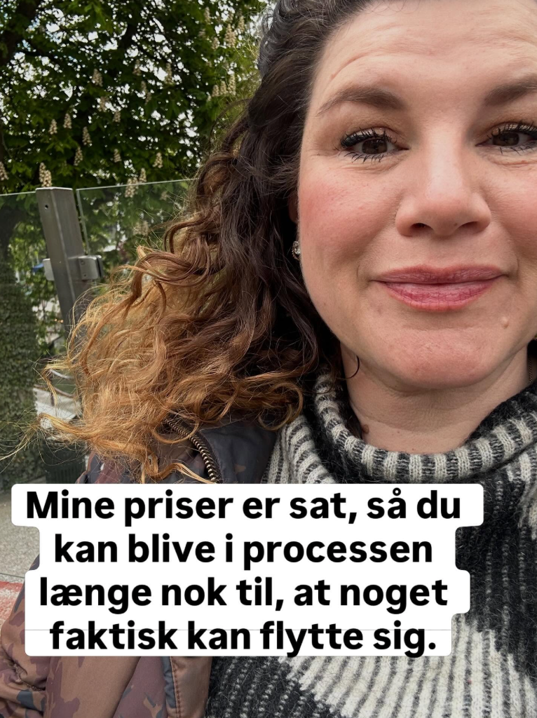 Signe Skouenby med teksten: Mine priser er sat, så du kan blive i processen længe nok til, at noget faktisk kan flytte sig.