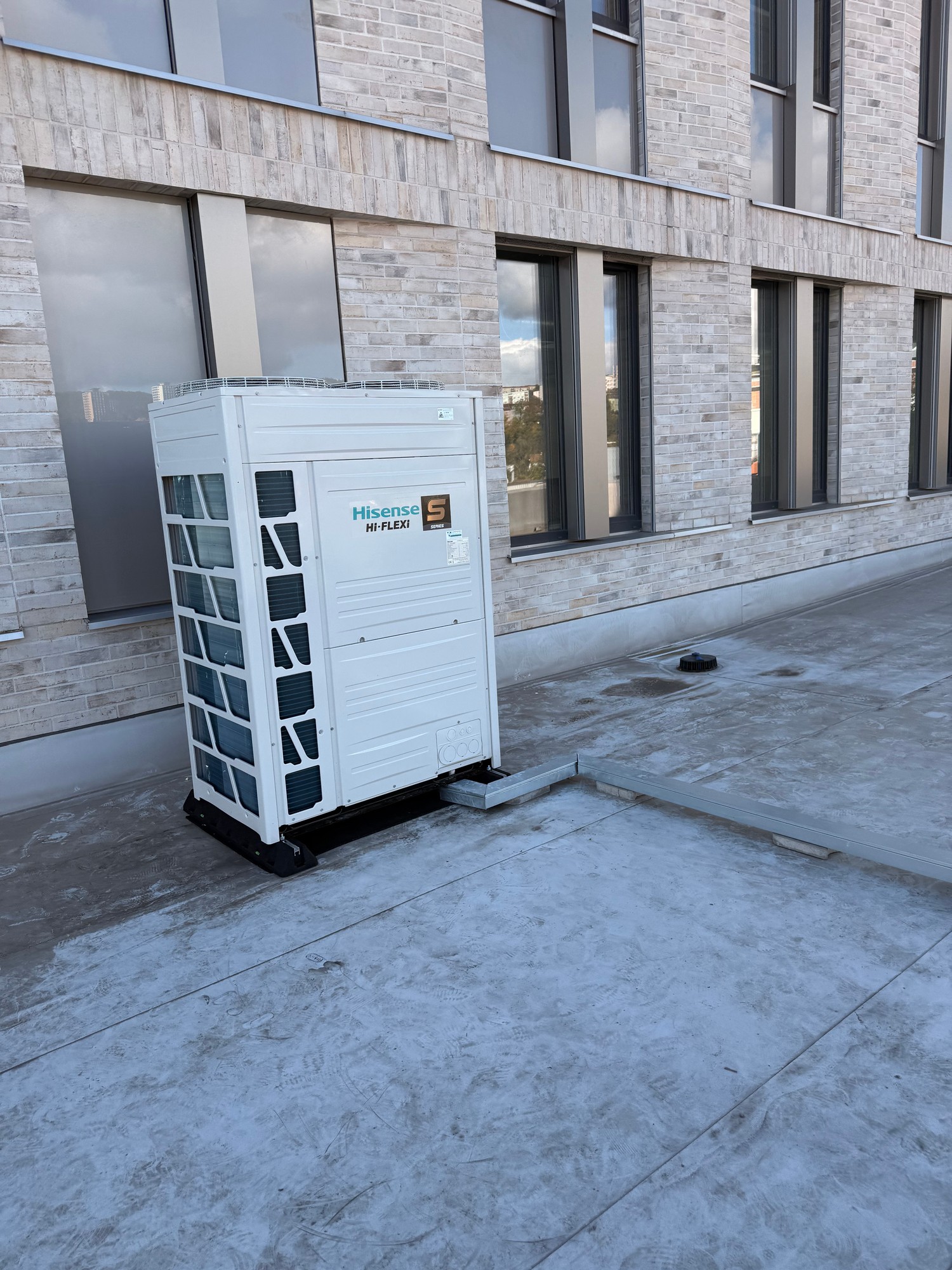 UJEP Ústí nad Labem — VRF + MaR systém