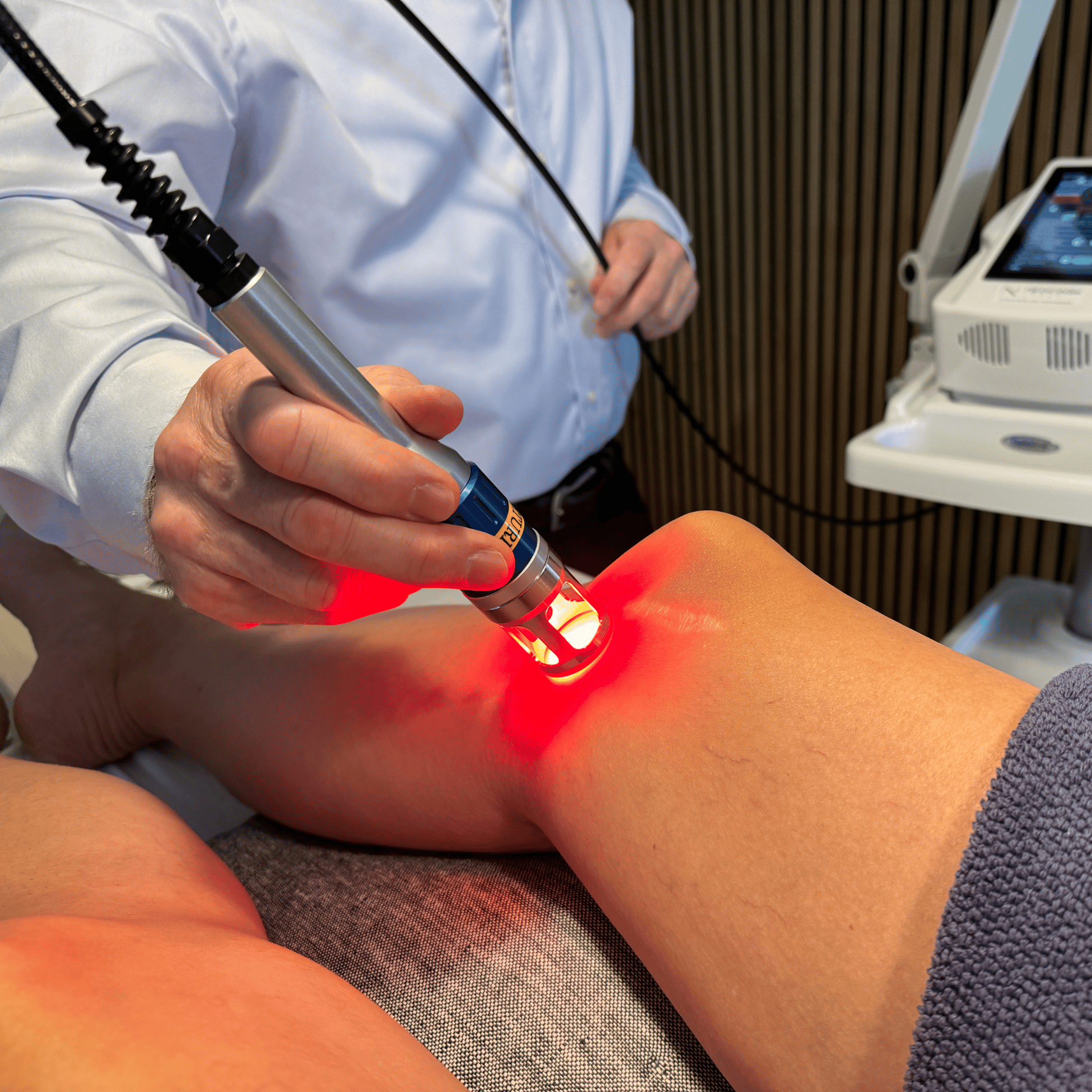 Medicinsk laserbehandling af knæ